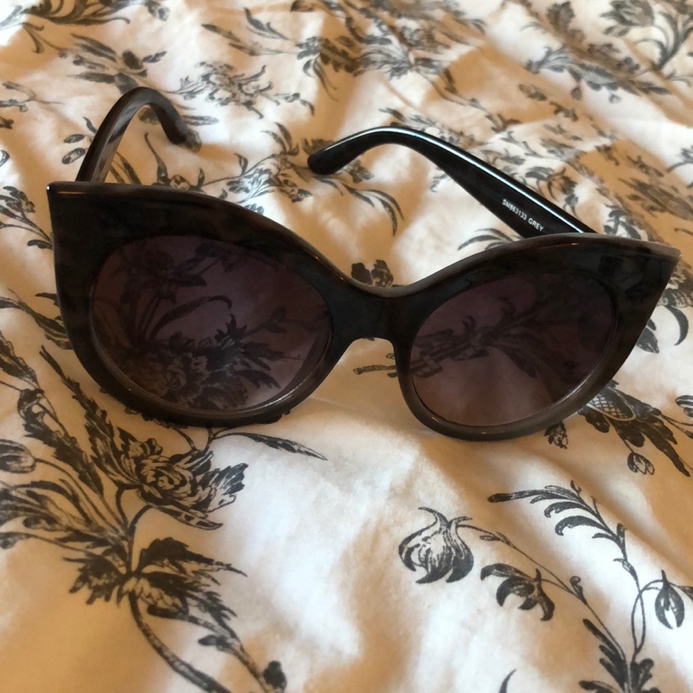 Steve Madden cat-eye sunglasses 🐱 😎